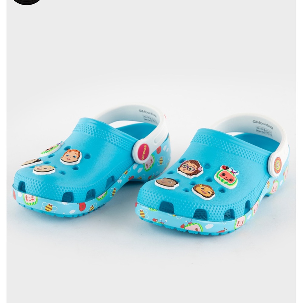 Crocs x Cocomelon size 6